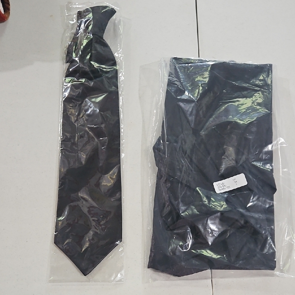 Elegant Black Tie and Apron Set